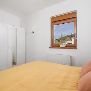 Apartman Roko, Vrata